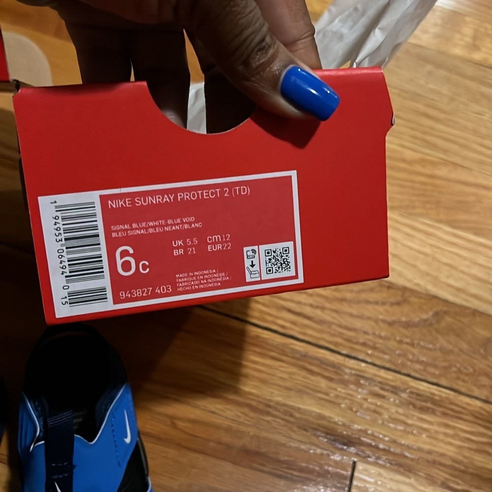 Nike Sunray Protect 2- Toddler sandals (never worn)
Still have tags on the shoes